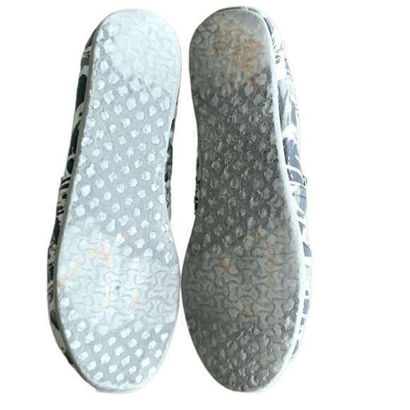TOMS Classic Canvas Slip On Flats Loafer W7.5 Khaki & Beige Patterned 111C - Picture 8 of 10
